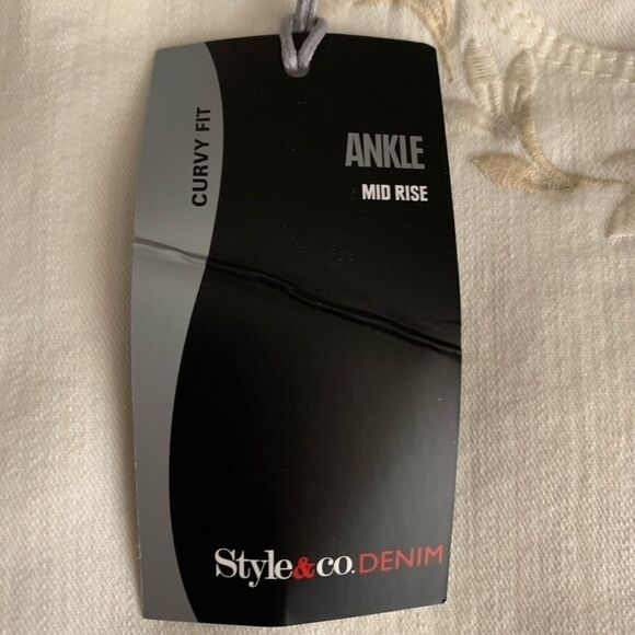 STYLE &CO CREAM COLOR JEANS WITH EMBROIDERED POCKET, sz18 - Picture 6 of 7